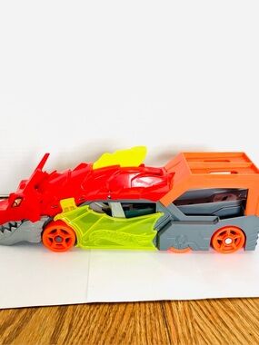 Hot Wheels City Dragon Launch Transporter 1:64 Scale No Vehicles 2020